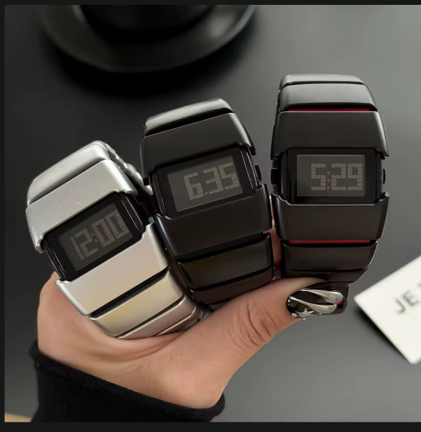La montre électronique futuriste 2eme génération en silicone carbone forge