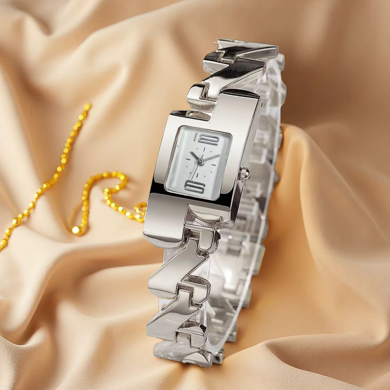 Montre carrée de luxe en acier pour femme avec cadran en verre Design Wave Curve Display 16mm Alloy Case and Band Style personnalisé