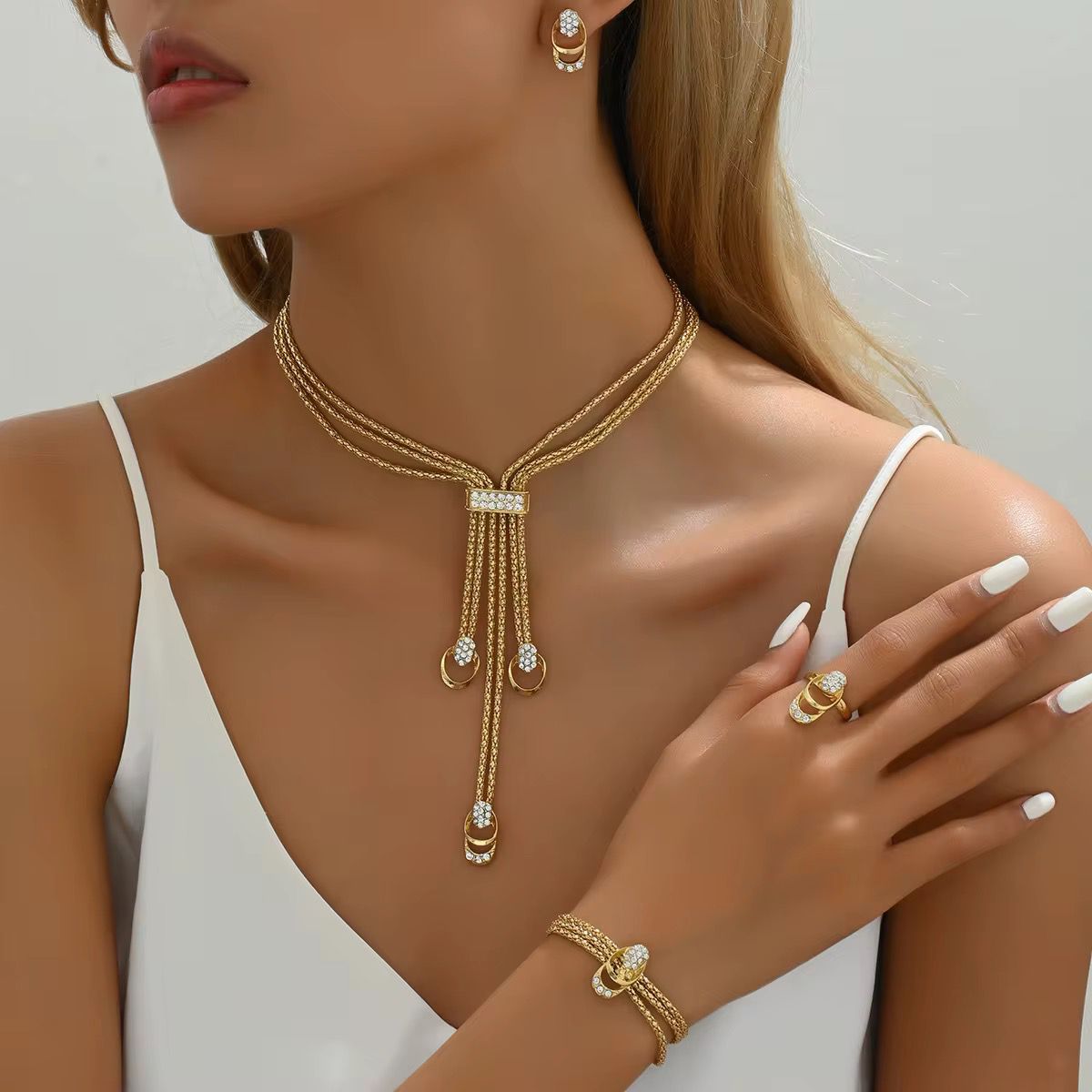 Europe et les États-Unis mode chaude ensemble de bijoux en cristal exagéré créatif mariée collier boucles d'oreilles quatre