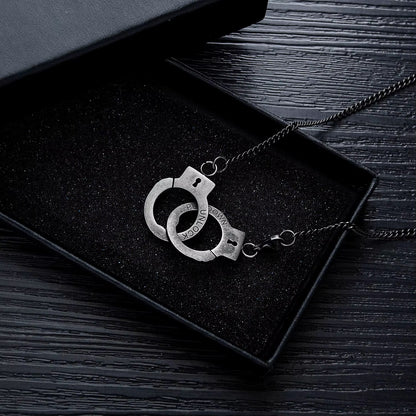 Collier créatif en acier inoxydable avec menottes, pendentif