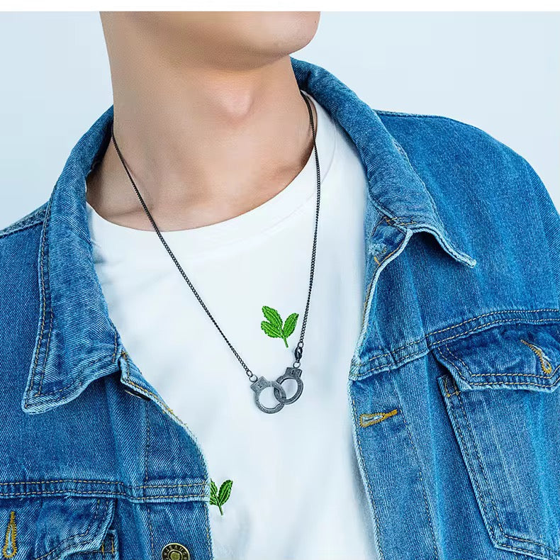 Collier créatif en acier inoxydable avec menottes, pendentif