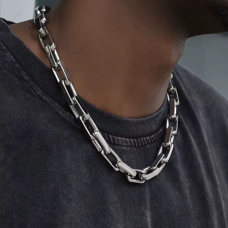 Collier à maillons carrés en acier inoxydable