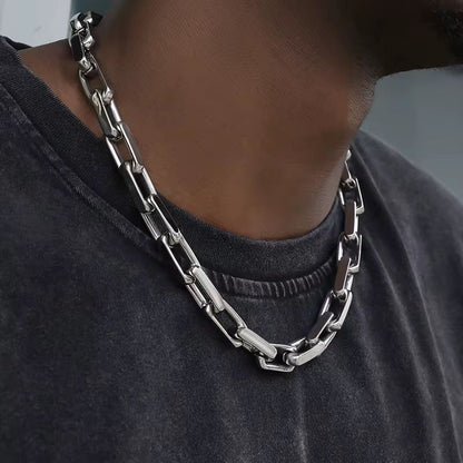 Collier à maillons carrés en acier inoxydable