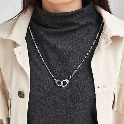 Collier créatif en acier inoxydable avec menottes, pendentif